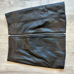 Forever 21 Black Faux Leather Mini Skirt Women’s Small Zip Detail